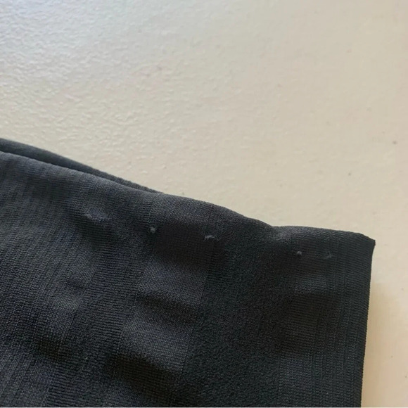 Lululemon Womens  Black High Neck CRB Cool Racer Back Tank Top Stripe Shirt 2 XS - Picture 8 of 9